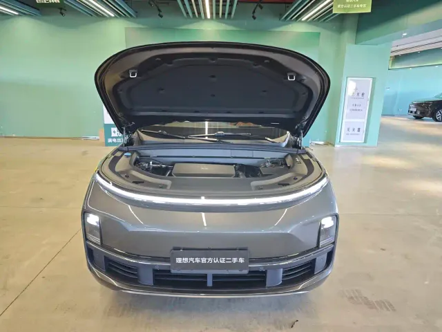 Li Auto L8 — Фото автомобиля 3