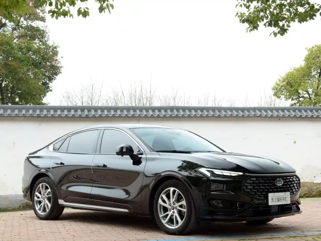 Ford Mondeo — Фото автомобиля 3