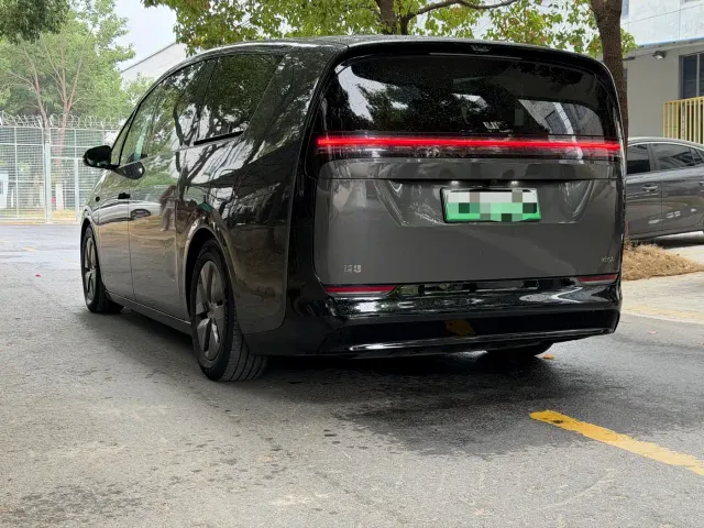 Li Auto MEGA — Фото автомобиля 18