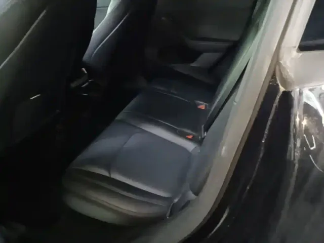 Tesla Model Y — Фото автомобиля 16