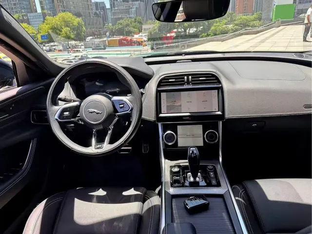 Jaguar XEL — Фото автомобиля 8