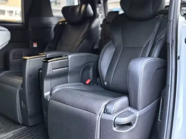 Toyota Alphard — Фото автомобиля 12