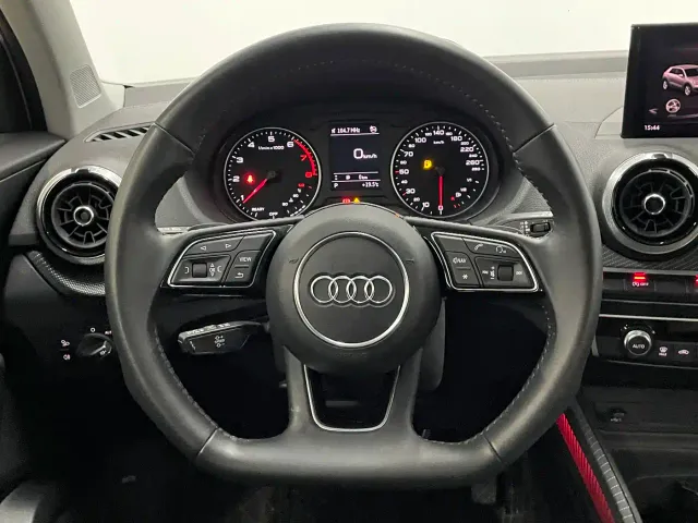 Audi Q2L — Фото автомобиля 9