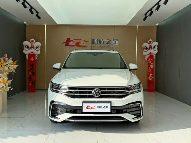Volkswagen Tiguan L — Фото автомобиля 3