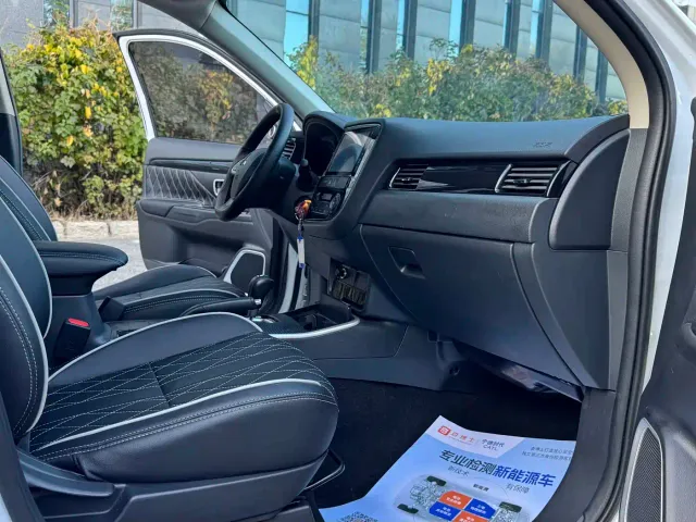 Mitsubishi Outlander — Фото автомобиля 12