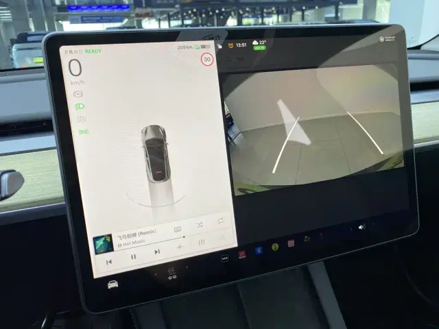 Tesla Model Y — Фото автомобиля 22