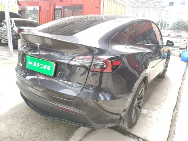 Tesla Model Y — Фото автомобиля 6