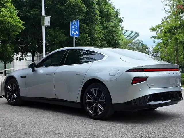 Xpeng P7 — Фото автомобиля 4