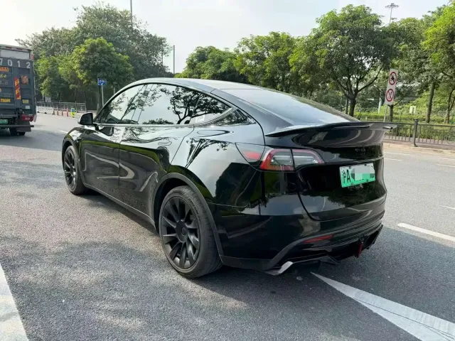 Tesla Model Y — Фото автомобиля 5