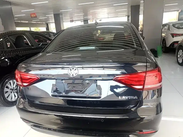 Volkswagen Lavida — Фото автомобиля 5