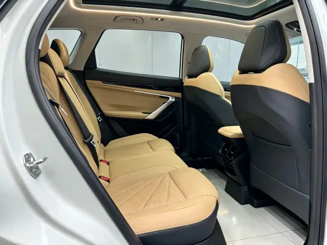 Geely Boyue L — Фото автомобиля 8