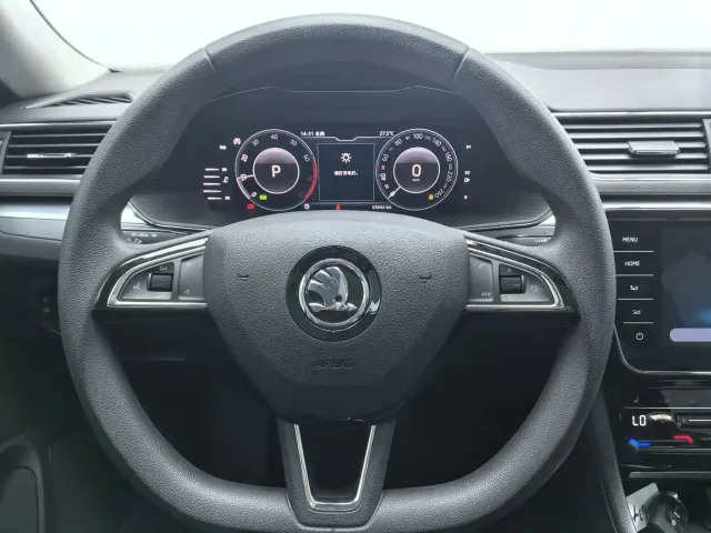 Skoda Superb — Фото автомобиля 17