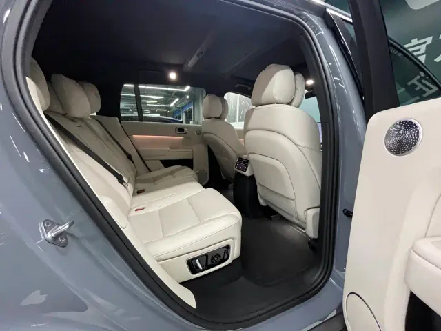 Li Auto L7 — Фото автомобиля 18