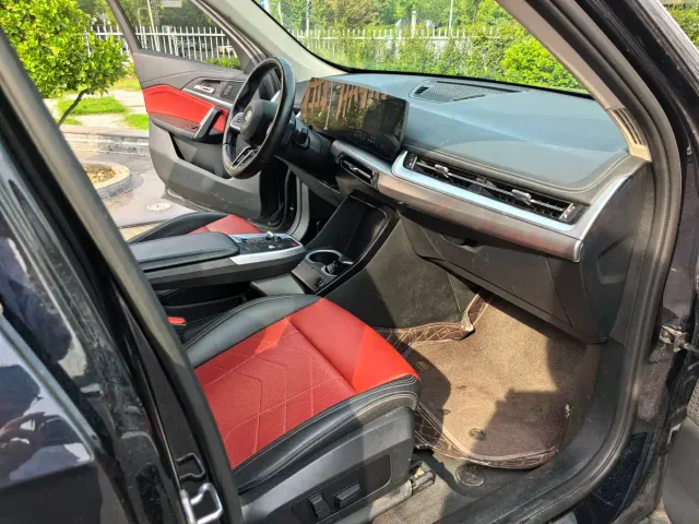 BMW iX1 — Фото автомобиля 10