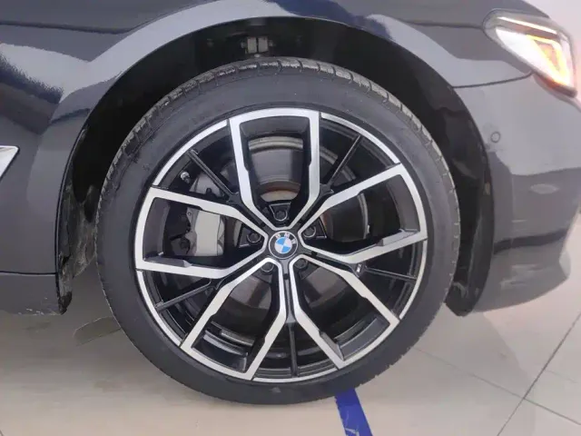 BMW 5 Series — Фото автомобиля 6