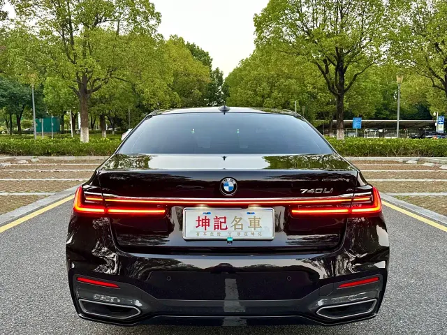 BMW 7 Series — Фото автомобиля 8