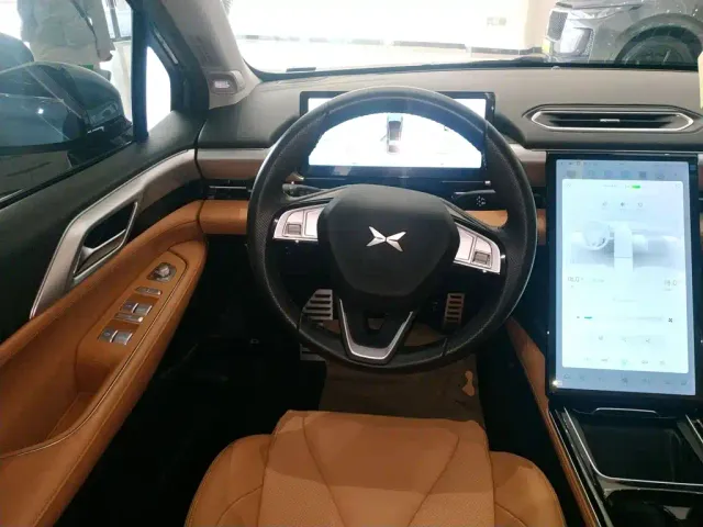 Xpeng P5 — Фото автомобиля 10