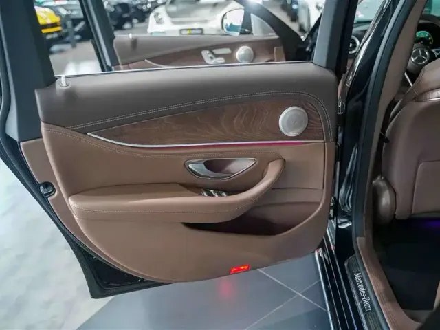 Mercedes-Benz E-Class — Фото автомобиля 9