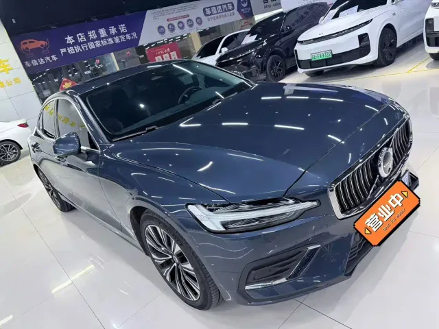 Volvo S60 — Фото автомобиля 3