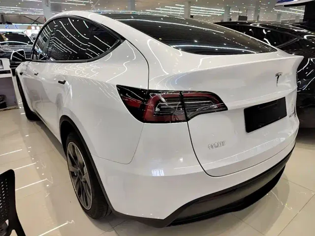 Tesla Model Y — Фото автомобиля 4