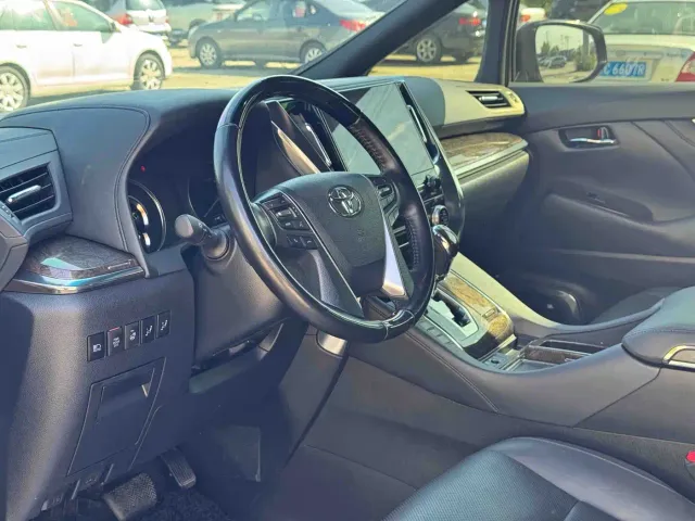 Toyota Vellfire — Фото автомобиля 7