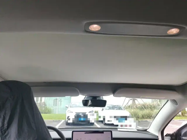 Tesla Model 3 — Фото автомобиля 8
