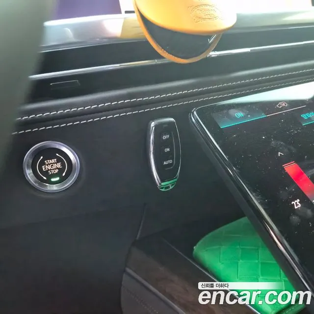 Cadillac Escalade Generation 5 — Фото автомобиля 9