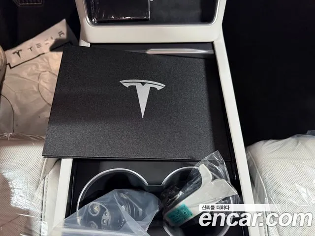 Tesla Model Y — Фото автомобиля 13