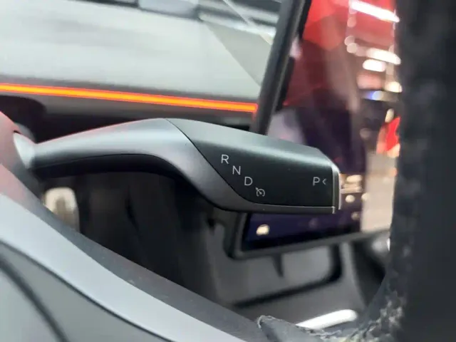 Tesla Model Y — Фото автомобиля 13