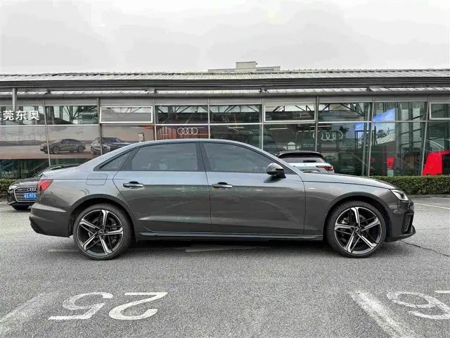 Audi A4L — Фото автомобиля 3