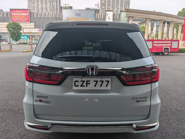 Honda Elysion — Фото автомобиля 8