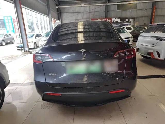 Tesla Model Y — Фото автомобиля 5