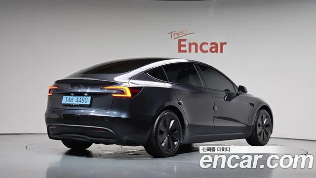 Фотография автомобиля — Tesla Model 3