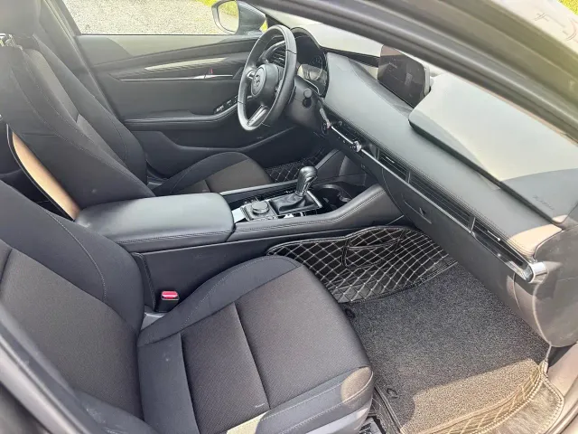 Mazda Axela — Фото автомобиля 8