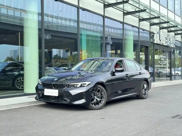 Фотография автомобиля — BMW 3 Series