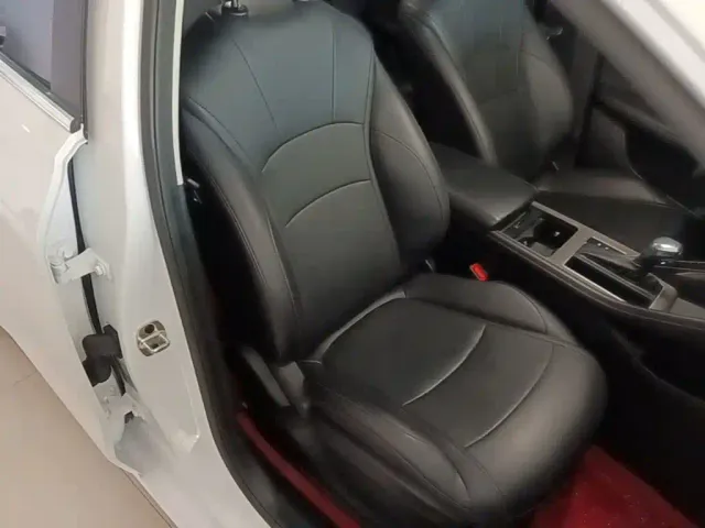 Roewe i5 — Фото автомобиля 24