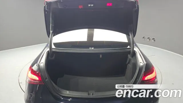 Mercedes-Benz E-Class — Фото автомобиля 20