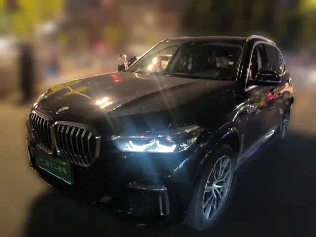 Фотография автомобиля — BMW X5