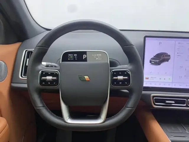 Li Auto L7 — Фото автомобиля 14