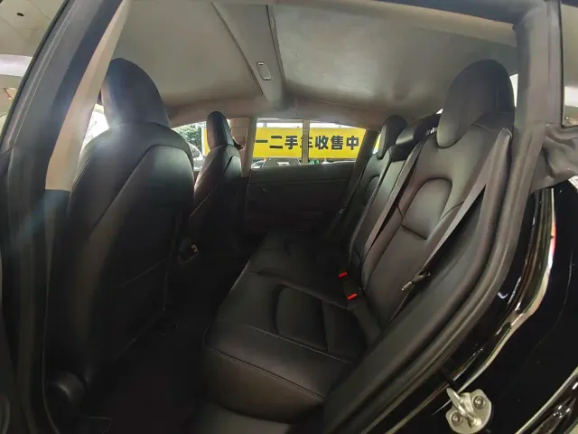 Tesla Model 3 — Фото автомобиля 9