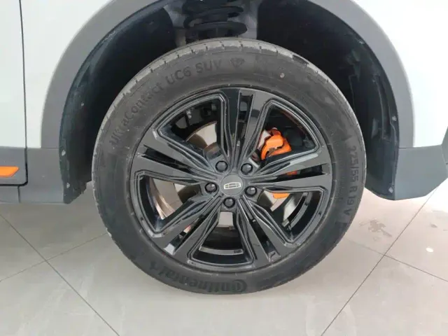 Geely Boyue — Фото автомобиля 6
