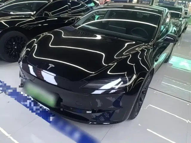 Фотография автомобиля — Tesla Model 3