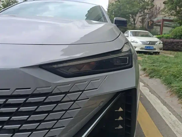 Changan UNI-V — Фото автомобиля 5
