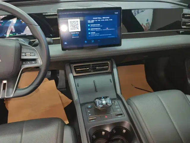 BYD Qin L — Фото автомобиля 12