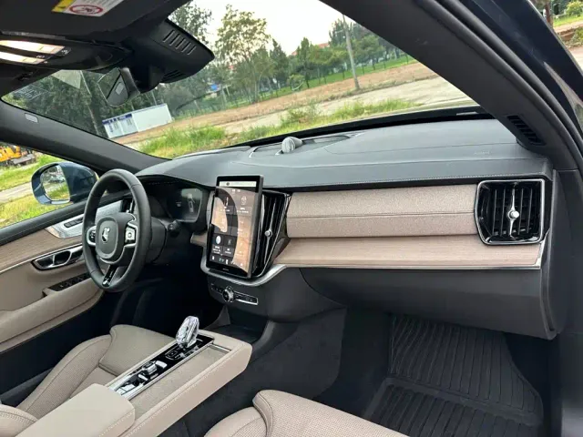 Volvo XC90 — Фото автомобиля 18