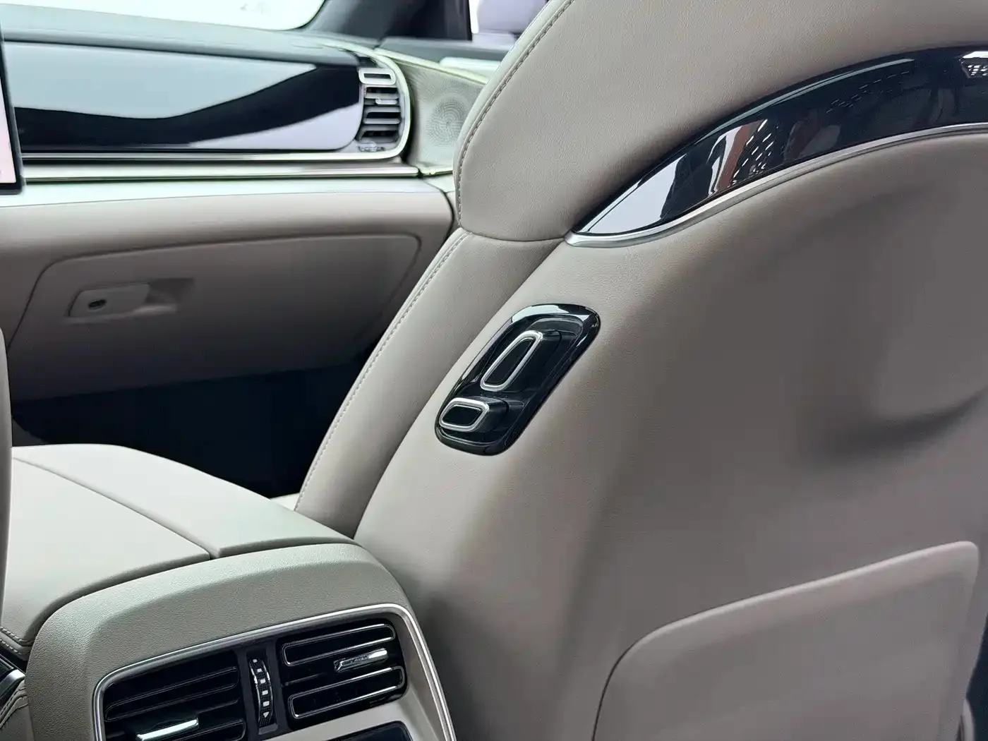 BYD Han 2025 DM-i 125KM Premium — Фото автомобиля 12