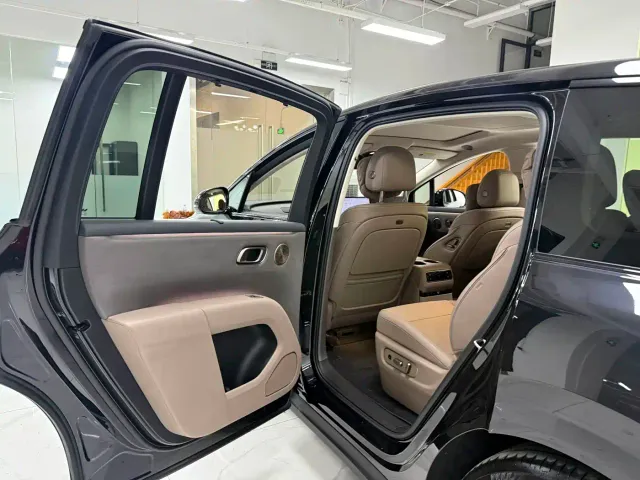 Li Auto i8 — Фото автомобиля 13