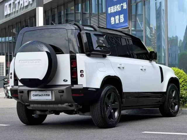 Land Rover Defender — Фото автомобиля 3
