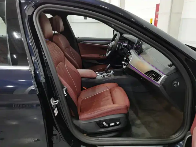 BMW 5 Series — Фото автомобиля 23