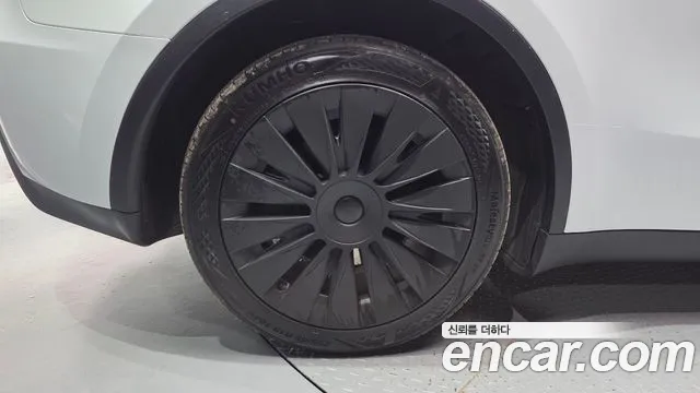 Tesla Model Y — Фото автомобиля 5